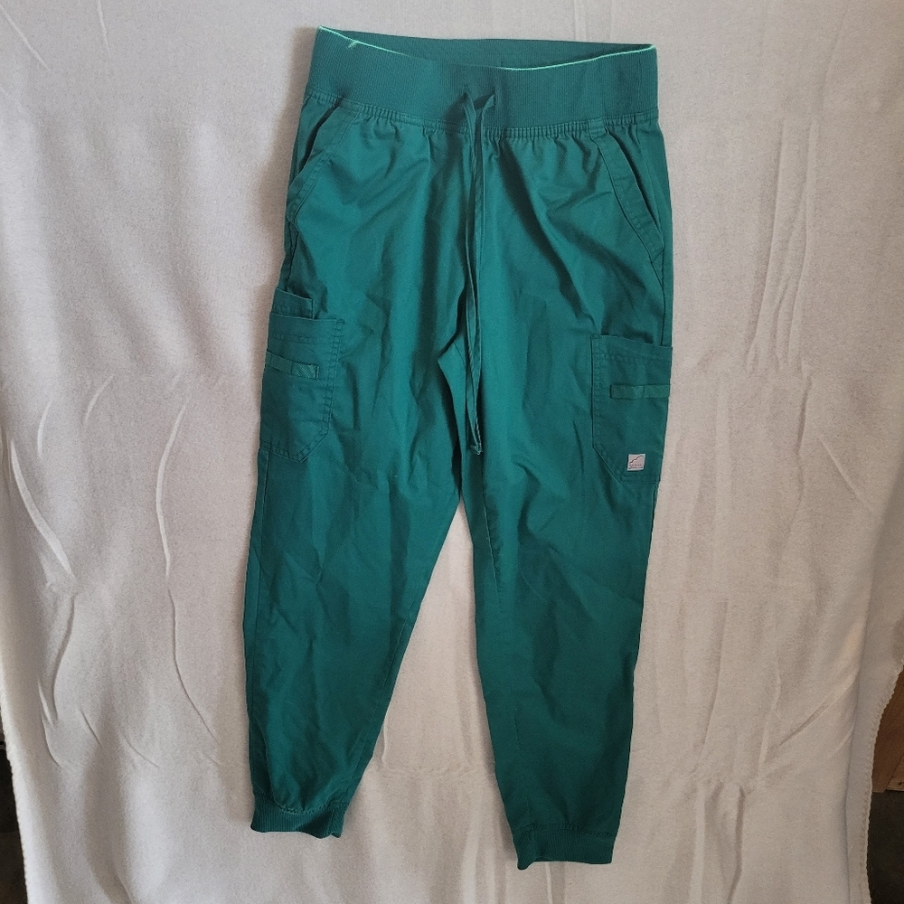 Women’s BUTTER SOFT Stretch Hunter Green Scrub Plants Size Small